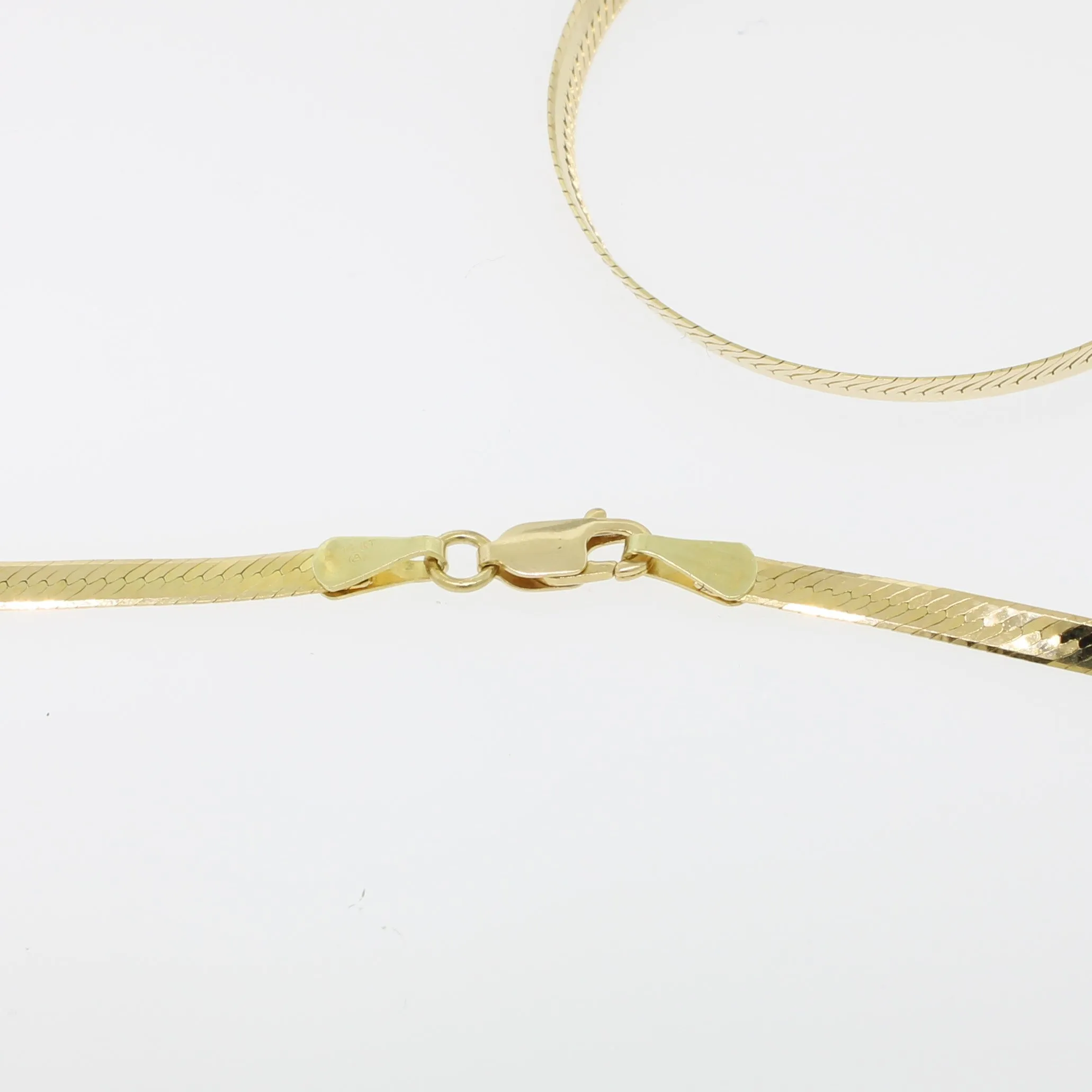 14K Yellow Gold Herringbone Chain 23-5/8" 3.2mm Wide from our Estate Collection