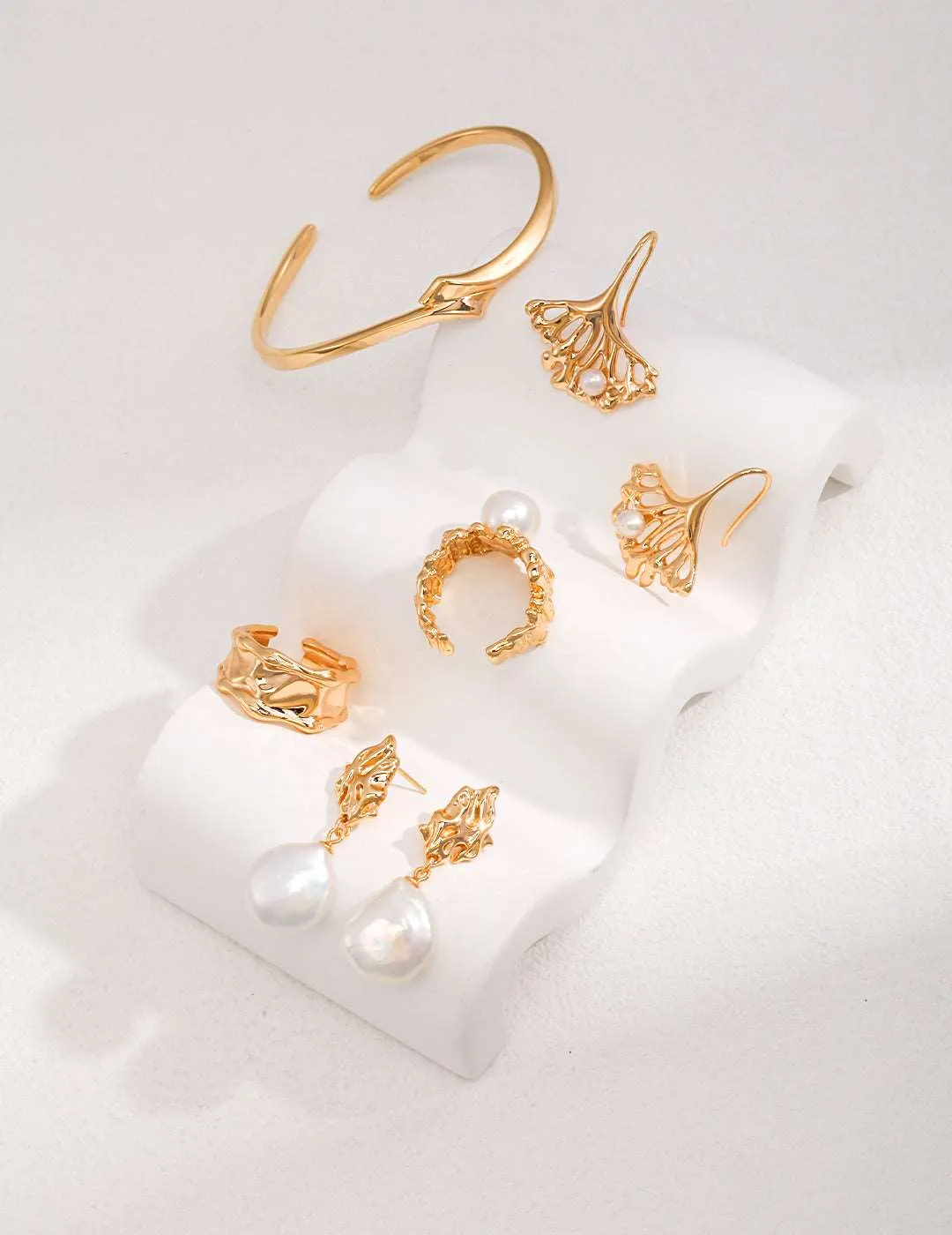 Baroque Pearl Earrings - A Fusion of Artistry and Nature