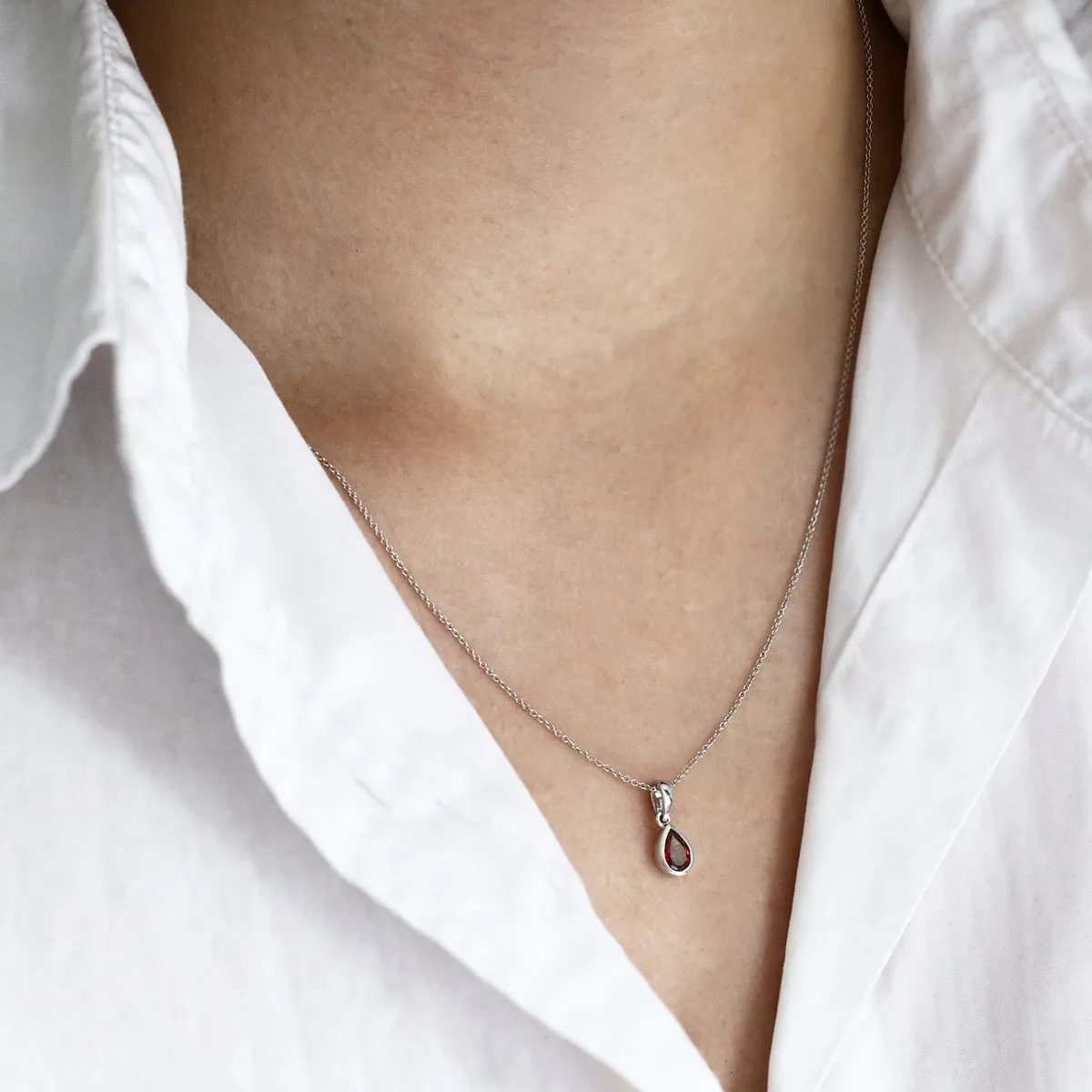 Bijou Collection 0.50ct Pear Cut Garnet Necklace | 9K White Gold