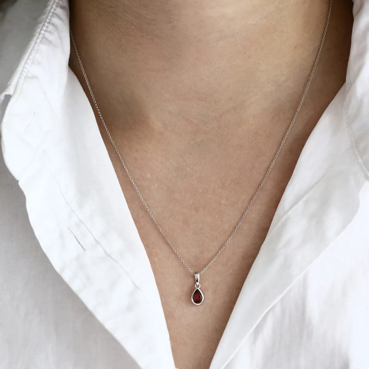 Bijou Collection 0.50ct Pear Cut Garnet Necklace | 9K White Gold