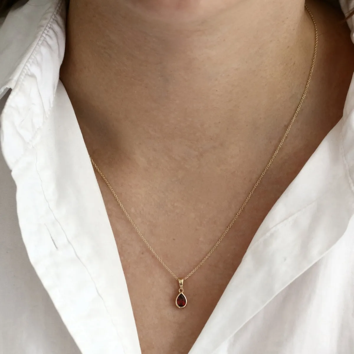 Bijou Collection 0.50ct Pear Cut Garnet Necklace | 9K Yellow Gold