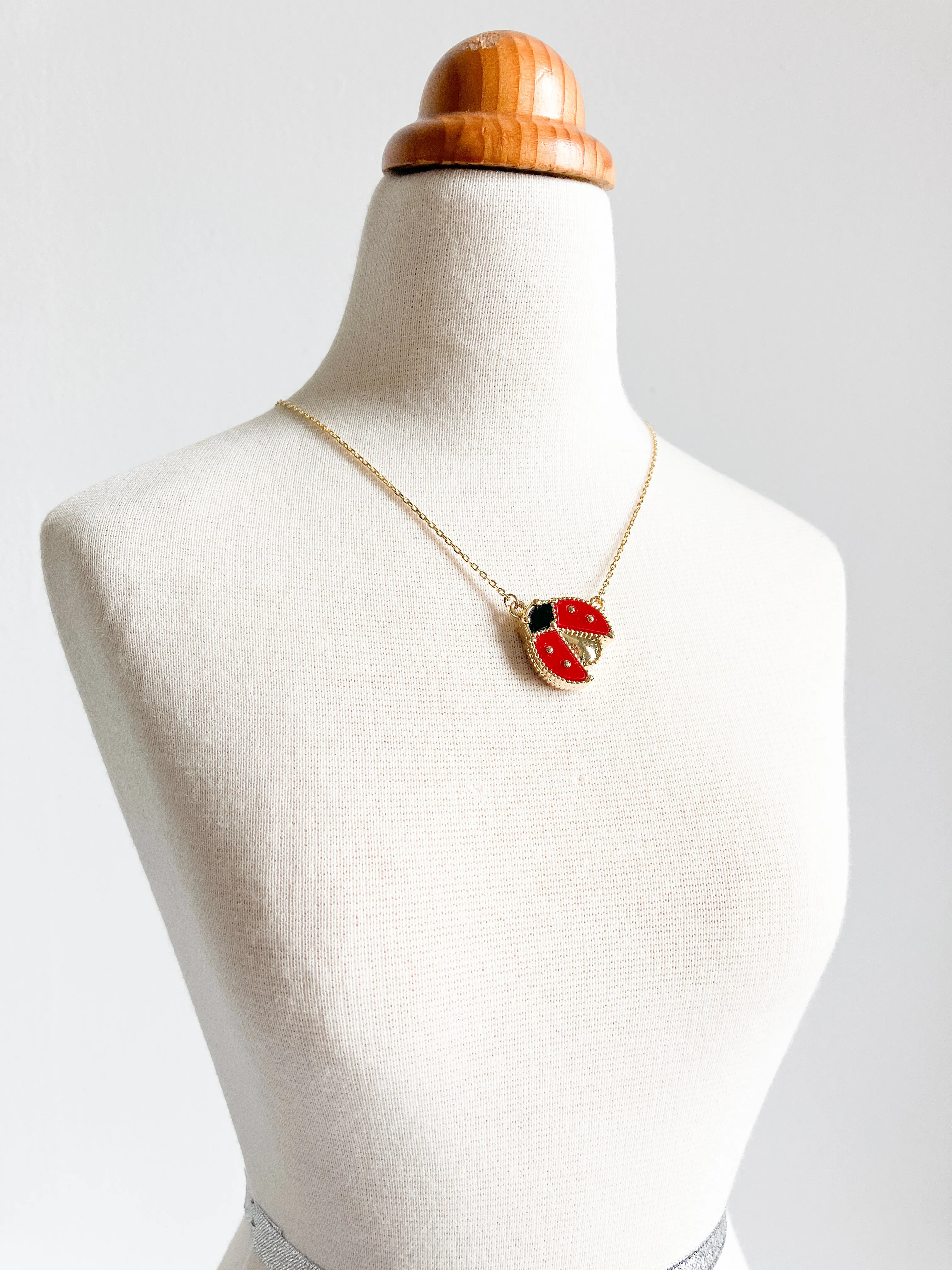 Carnelian and Onyx Ladybug Pendant in Gold