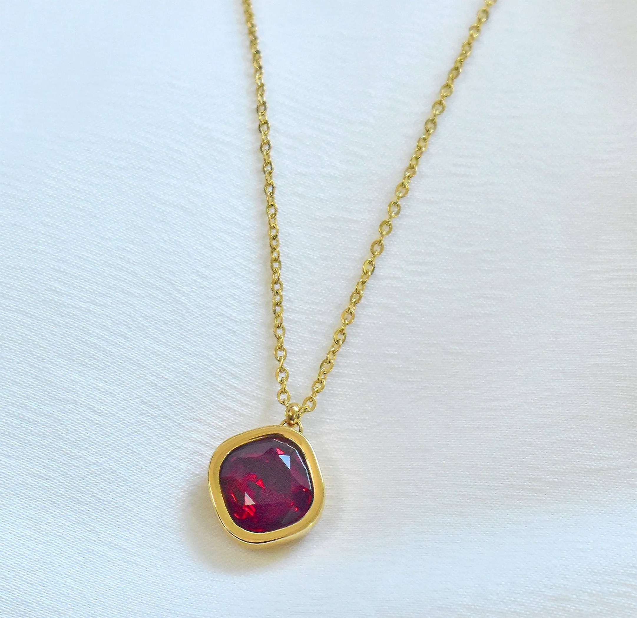 DESIREE GARNET BIRTHSTONE PENDANT NECKLACE - JANUARY