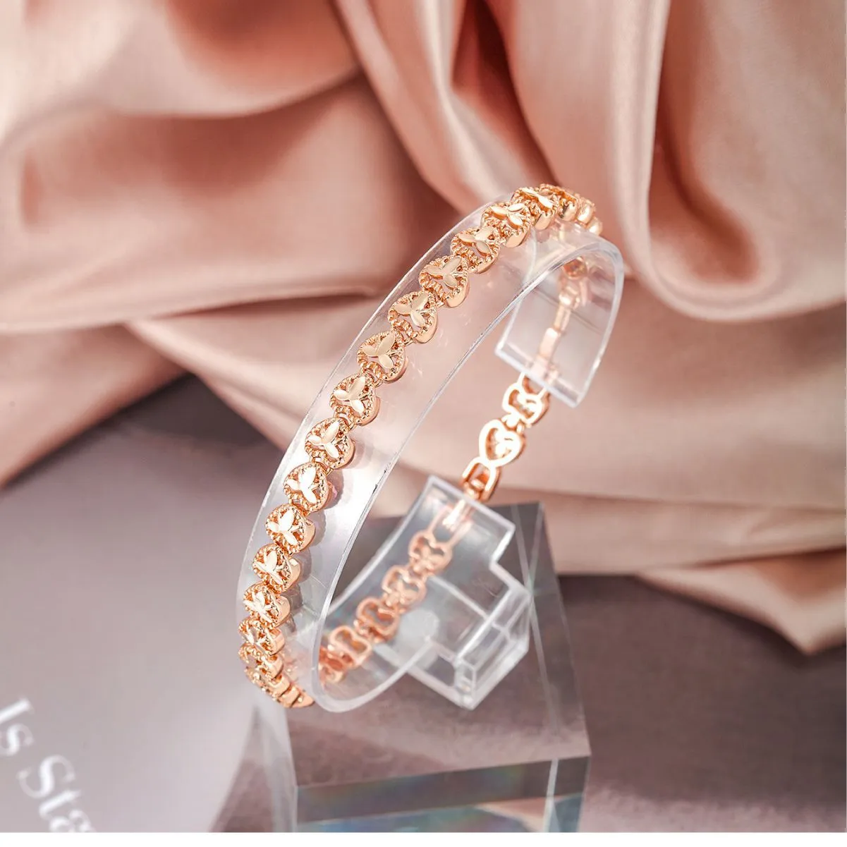 Jewelry plated 18K gold alloy car flower love bracelet women's European and American cross-border light luxury high-end jewelry
