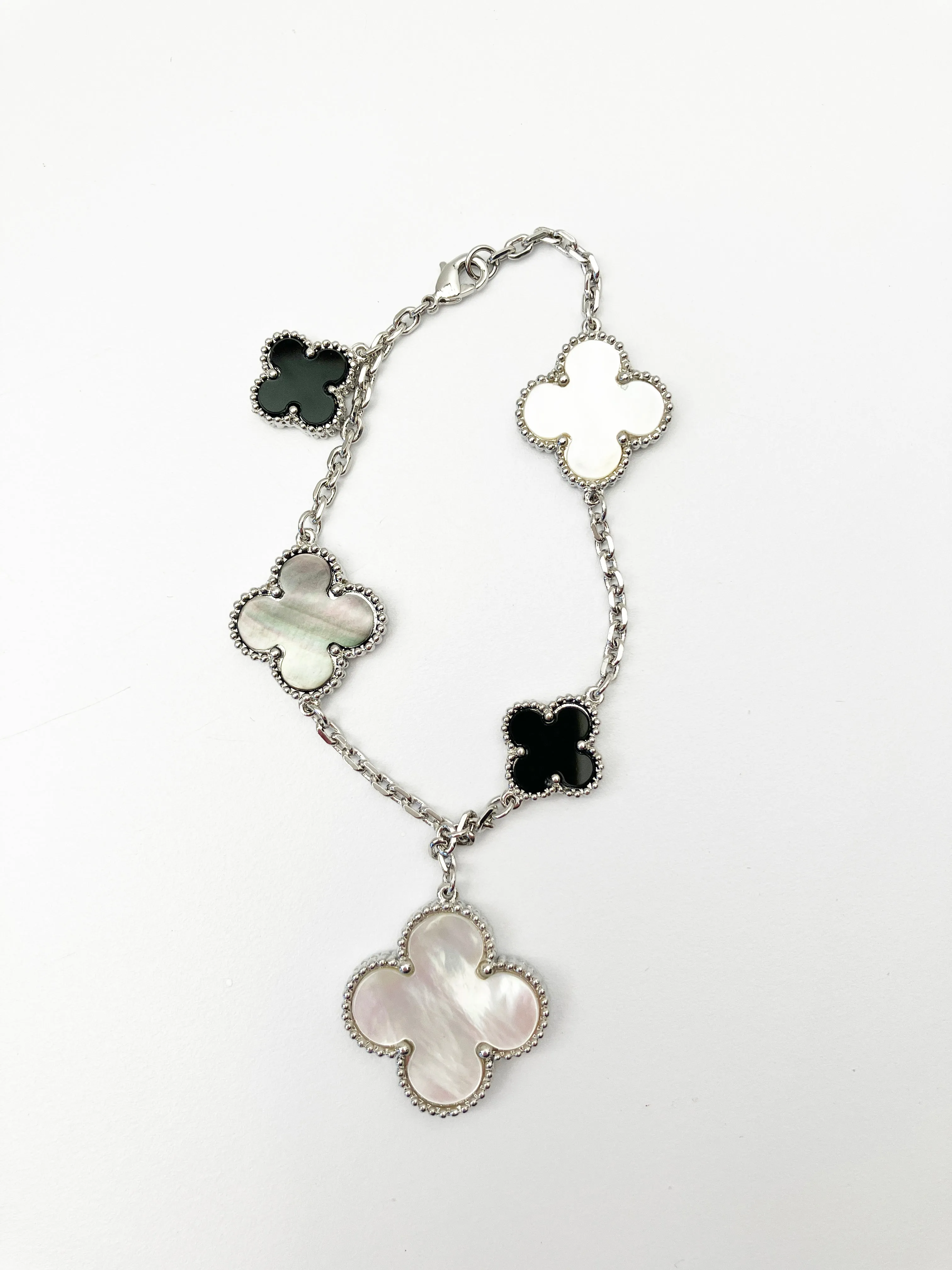 Mixed Mother of Pearl and Onyx Quatrefoil Motif Charm Bracelet in Silver
