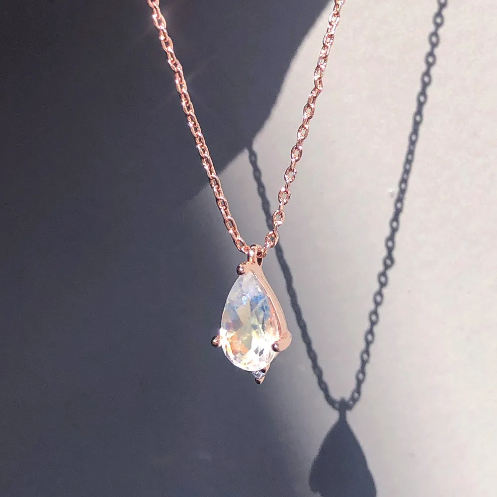 MOONSTONE SELENE Necklace
