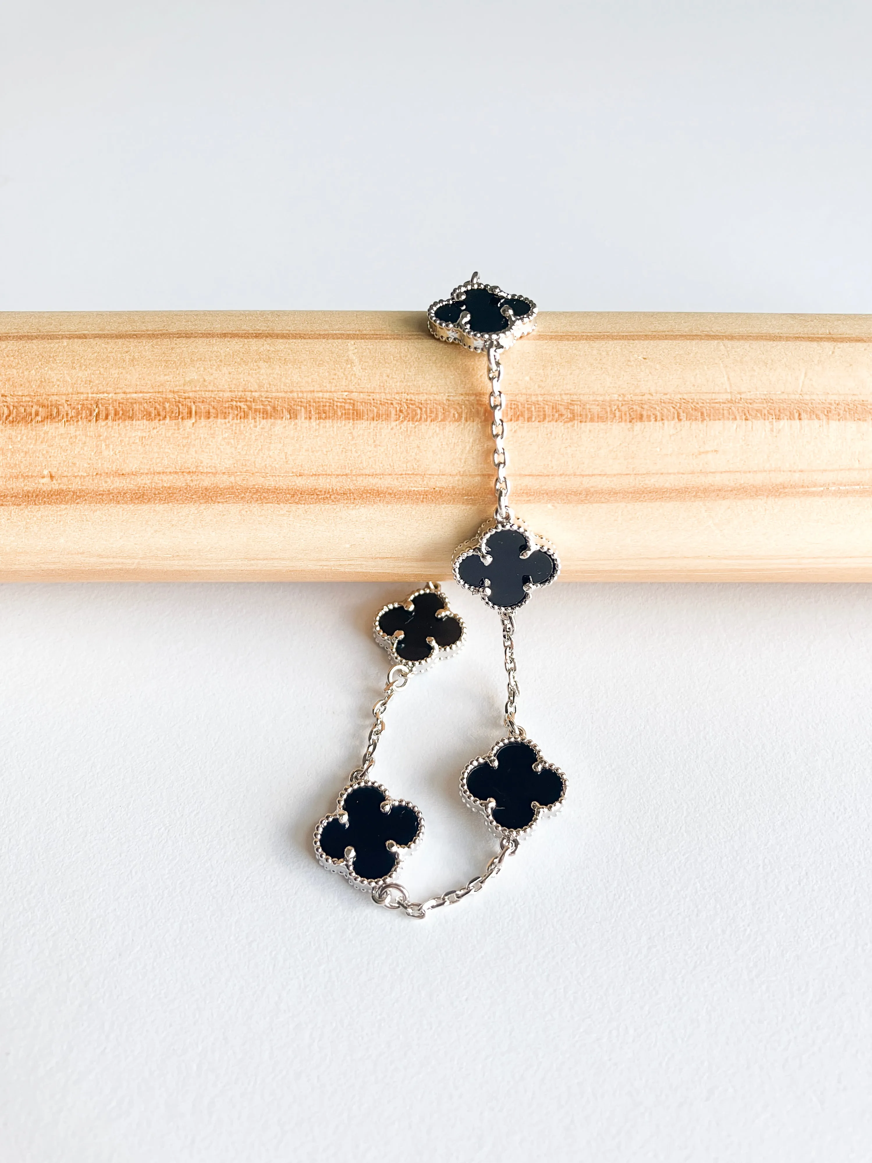 Onyx Small Quatrefoil Bracelet in Silver