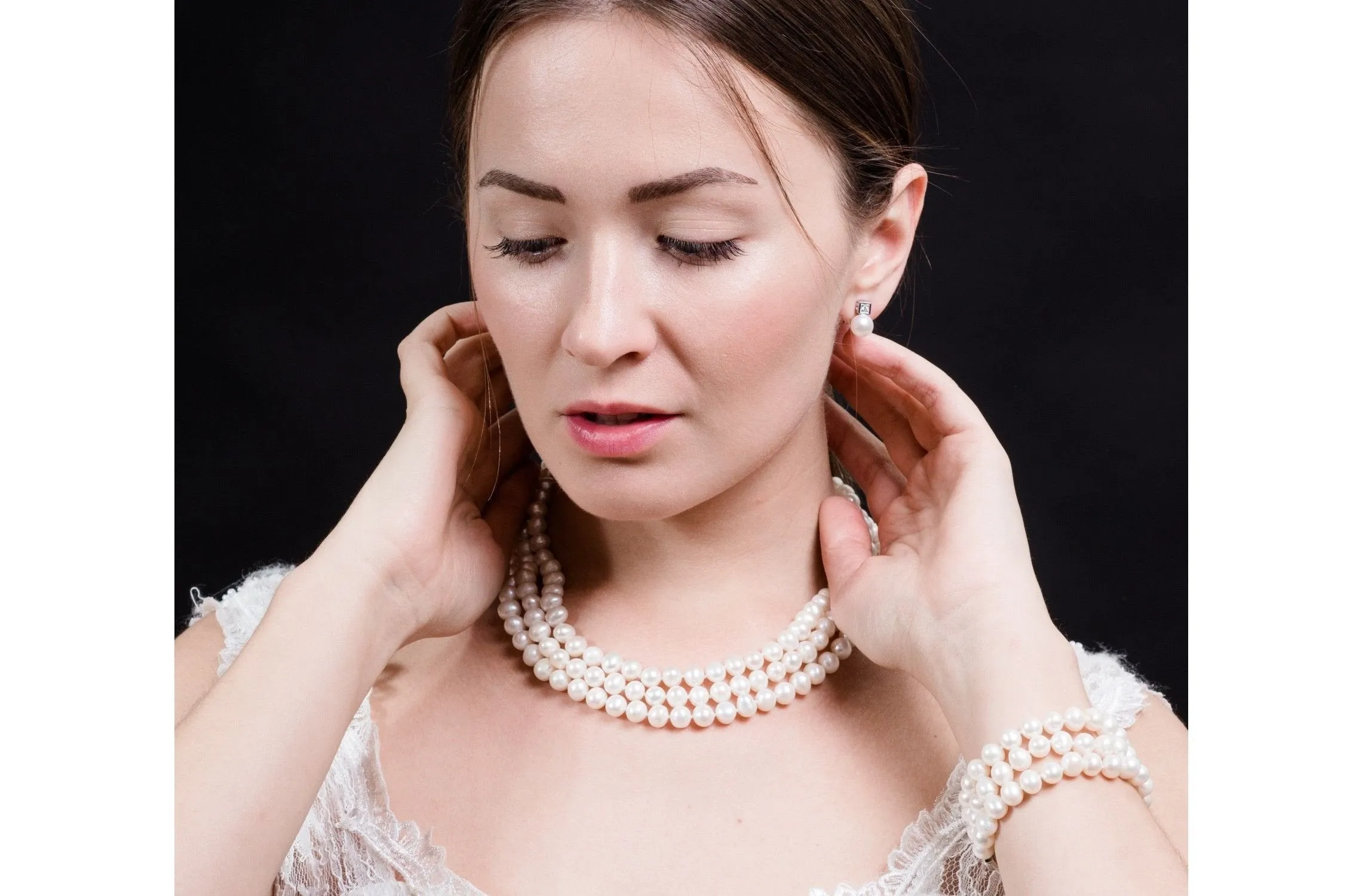 White Color Triple Strand Freshwater Pearl Bracelet 8-9mm